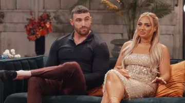 Vestido midi bandeau de Asos Design usado por Adrienne Naylor como se ve en Married at First Sight UK (T08E36)