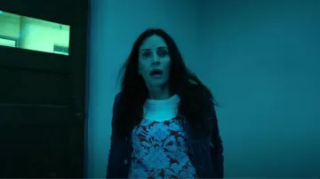 La robe courte Ricky Slip portée par Patricia 'Pat' Phelps (Courteney Cox) dans Shining Vale (S02E06)