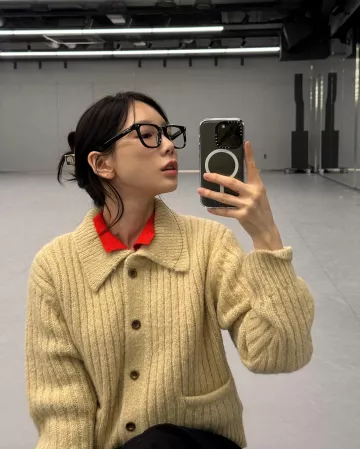 Gentle Monster Ojo 01 Glasses worn by Taeyeon on her Instagram Post on November 19, 2024