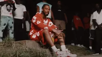 Baskets Nike Jordan 4 Retro 'Alternate 89' portées par Key Glock dans One Me (Vidéo officielle)