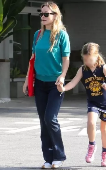 Ray-Ban Original Wayfarer 2140 Sunglasses in Black worn by Olivia Wilde in La on November 18, 2023