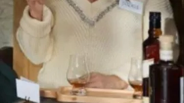 Cinq À Sept Rya Suéter de mezcla de lana usado por (Lacey Chabert) en atuendos de la película A Merry Scottish Christmas