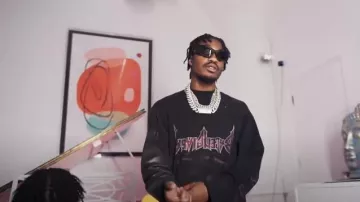 Givenchy Black Cut-Out 'Giv Cut' Gafas de sol usadas por Lil Tjay en su video oficial I Should've Known con Kyle Richh