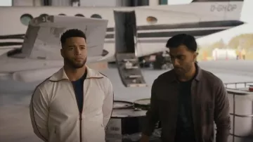 Sweat-shirt zippé Zara porté par Bodie (Aason Nadjiwan) comme on le voit dans SkyMed (S02E08)