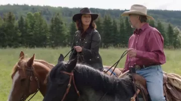 J.crew Utility Jacket Waxed Cotton porté par Samantha Louise 'Lou' Fleming (Michelle Morgan) comme on le voit dans Heartland (S17E08)