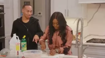 Zara rose et noir Floral Set porté par Contessa Metcalfe comme on le voit dans Married to Medicine (S10E03)