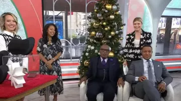 Cinq A Sept Suki Ikat Floral Blazer usado por Jill Martin como se ve en Today el 21 de noviembre de 2023