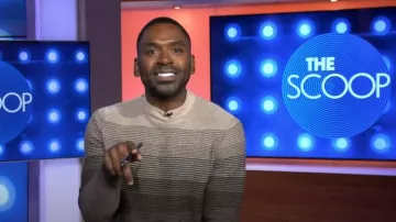 Pull à col rond Theory Burton porté par Justin Sylvester tel qu’on le voit dans Today with Hoda & Jenna le 21 novembre 2023