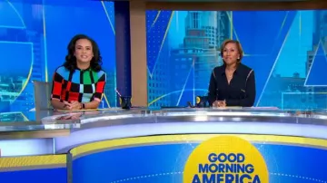 Alice + Olivia Delora Vestido usado por Linsey Davis como se ve en Good Morning America el 20 de noviembre de 2023