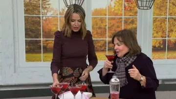 Veronica Beard Cedar Puff Sleeve Turtleneck Rib Top usado por Savannah Guthrie como se ve en Today el 22 de noviembre de 2023