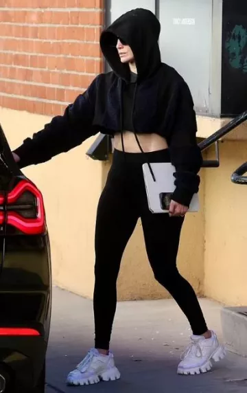 Zapatillas Prada Cloudbust Thunder usadas por Jennifer Lopez en Los Ángeles el 21 de noviembre de 2023