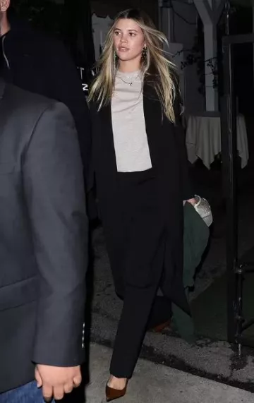 Saint Laurent Slingback Pumps in Glazed Leather worn by Sofia Richie at  Giorgio Baldi on November 18, 2023