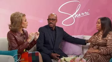 Falda midi estampada asimétrica Akris usada por Sherri Shepherd vista en Sherri el 13 de noviembre de 2023