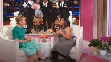 Oscar de la Renta Ombre Popelín Vestido con cinturón usado por Sherri Shepherd como se ve en Sherri el 16 de noviembre de 2023