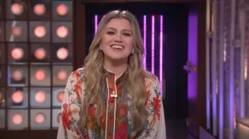 Zimmermann Ginger Relaxed Blouse worn by Kelly Clarkson as seen in The Kelly Clarkson Show on November 16, 2023