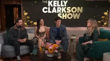 Veronica Beard Edia Satin Pantalones de pierna ancha usados por Kelly Clarkson como se ve en The Kelly Clarkson Show el 19 de noviembre de 2023