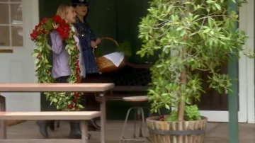 Hunter Orig­i­nal Tall Wa­ter­proof Rain Boots worn by Sutton Stracke as seen in The Real Housewives of Beverly Hills (S13E05)