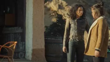 La chaqueta de cuero que usa Sam (Manon Bresch) en la película Ladrones