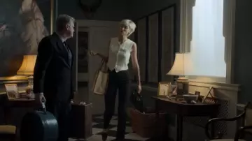 Aspinal of London Small Hen­ley Raf­fia Tote Bag worn by Princess Diana (Elizabeth Debicki) as seen in The Crown (S06E02)
