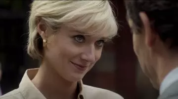 Ettika Small Hoops worn by Princess Diana (Elizabeth Debicki) as seen in The Crown (S06E02)