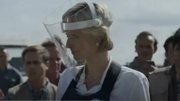 Polo Ralph Lauren Classic Fit Oxford Shirt worn by Princess Diana (Elizabeth Debicki) as seen in The Crown (S06E02)
