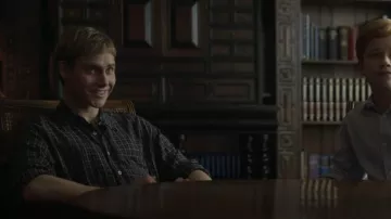Tommy Hilfiger Hombre 80s 2 Ply Cotton LS Button Up Negro Azul Camisa a cuadros usada por el Príncipe William (Senan West) como se ve en The Crown (S06E02)