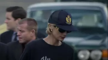 Versace Sunglasses Versace Medusa 69 Ovals Black worn by Princess Diana (Elizabeth Debicki) as seen in The Crown (S06E02)