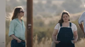 Levi's 501 '90s Jeans worn by Whitney Siegel (Emma Stone) as seen in The Curse (S01E02)