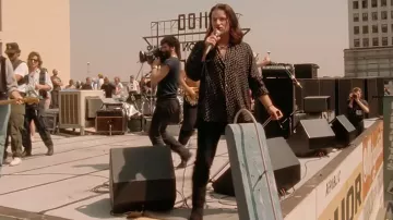 La camiseta estampada que usó Bono en el video musical de Where The Streets Have No Name de U2