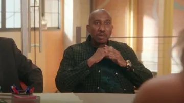 Camisa de cuadros Kenzo usada por Gary Williams (Chris Redd) como se ve en Kenan (S02E05)