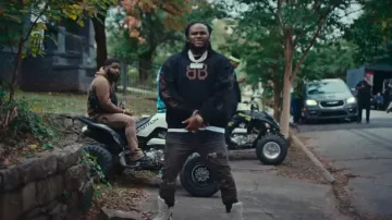 Vaqueros Amiri Dark Indigo & Plaid MX1 usados por Tee Grizzley en Ain't Nothing New [Video Oficial]