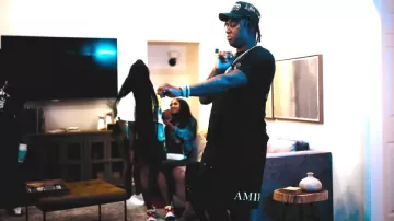 Camiseta negra de Preemo Records de Amiri usada por Fredo Bang en Fredo Bang - Tag Me In