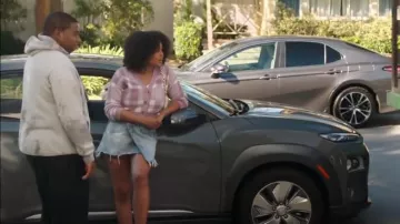 Agolde Audrey : Jupe en jean portée par Janay (Hayley Marie Norman) dans Kenan (S02E08)