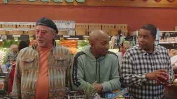 Sudadera con capucha con detalle de panel en las mangas de H&M usada por Gary Williams (Chris Redd) como se ve en Kenan (S02E01)