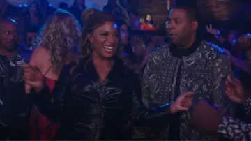 Veronica Beard Echo Vestido usado por Mika (Kimrie Lewis-Davis) como se ve en Kenan (S02E09)