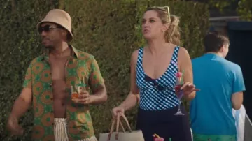 Tommy Bahama Harbour Island Gingham Traje de baño usado por Tami (Taylor Louderman) como se ve en Kenan (S02E09)