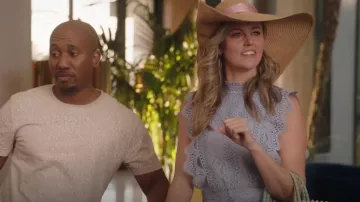 Lucy Paris Abigail Encaje Cropped Top usado por Tami (Taylor Louderman) como se ve en Kenan (S02E09)