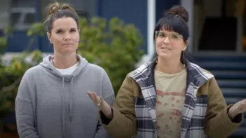 Veste Woolies Highlands portée par Lyndsay Lamb dans Maisons invendables (S04E13)