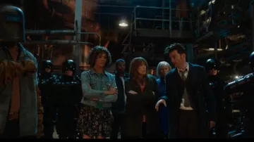 Bershka Fit­ted Den­im Jack­et worn by Rose Temple-Noble(Yasmin Finney) as seen in Doctor Who (S14E01)