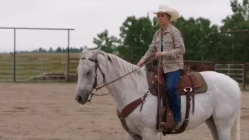 Vaquero Wrangler® 622 High Rise Flare en Dark Wash usado por Amy Fleming (Amber Marshall) como se ve en Heartland (T17E09)
