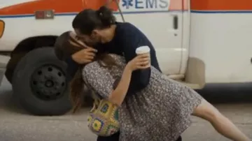 Sac Ichi Ilse porté par Crystal (Morgan Holmstrom) dans SkyMed (S02E09)