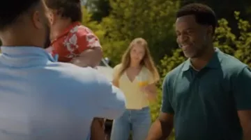 Levi Wrap Top porté par Madison Van Camp (Emilia McCarthy) dans SkyMed (S02E09)