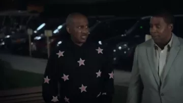 Sandro Star Patch Hoodie porté par Gary Williams (Chris Redd) dans Kenan (S01E09)