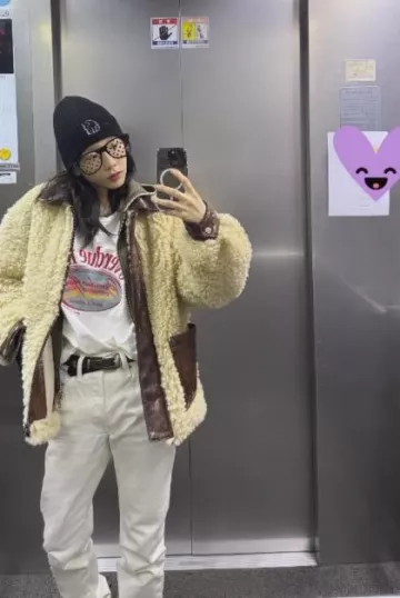 Overdue Flair Overdue Boxy T-Shirt worn by Taeyeon on her Instagram Story on November 26, 2023