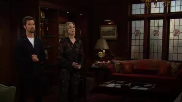 Pantalón LPA Leo Velvet Burnout usado por Hope Logan (Annika Noelle) como se ve en The Bold and the Beautiful el 21 de noviembre de 2023