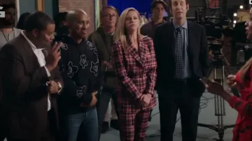 Rebecca Vallance Ryder Twill Blazer usado por Tami (Taylor Louderman) como se ve en Kenan (T01E10)