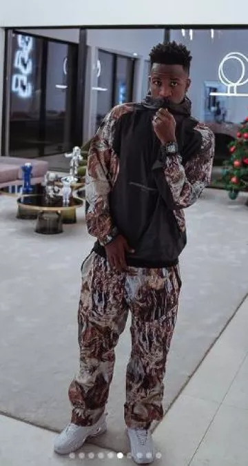 Pantalones de chándal Nike x NOCTA Camo usados por Vinícius Júnior en la cuenta de Instagram @vinijr