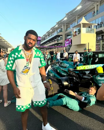 Camisa de ganchillo a cuadros blanca y verde de Casablanca usada por Tion Wayne en la cuenta de Instagram @tionwayne