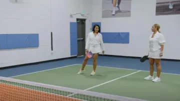 Veste de tennis Nike portée par Mia Thornton dans The Real Housewives of Potomac (S08E04)