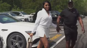 Louis Vuitton Bolso Capucines Beige Cuero usado por Mia Thornton como se ve en The Real Housewives of Potomac (S08E04)